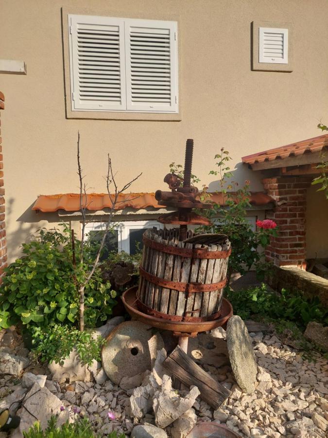 Novouredeni Apartman Marko Mundanije المظهر الخارجي الصورة